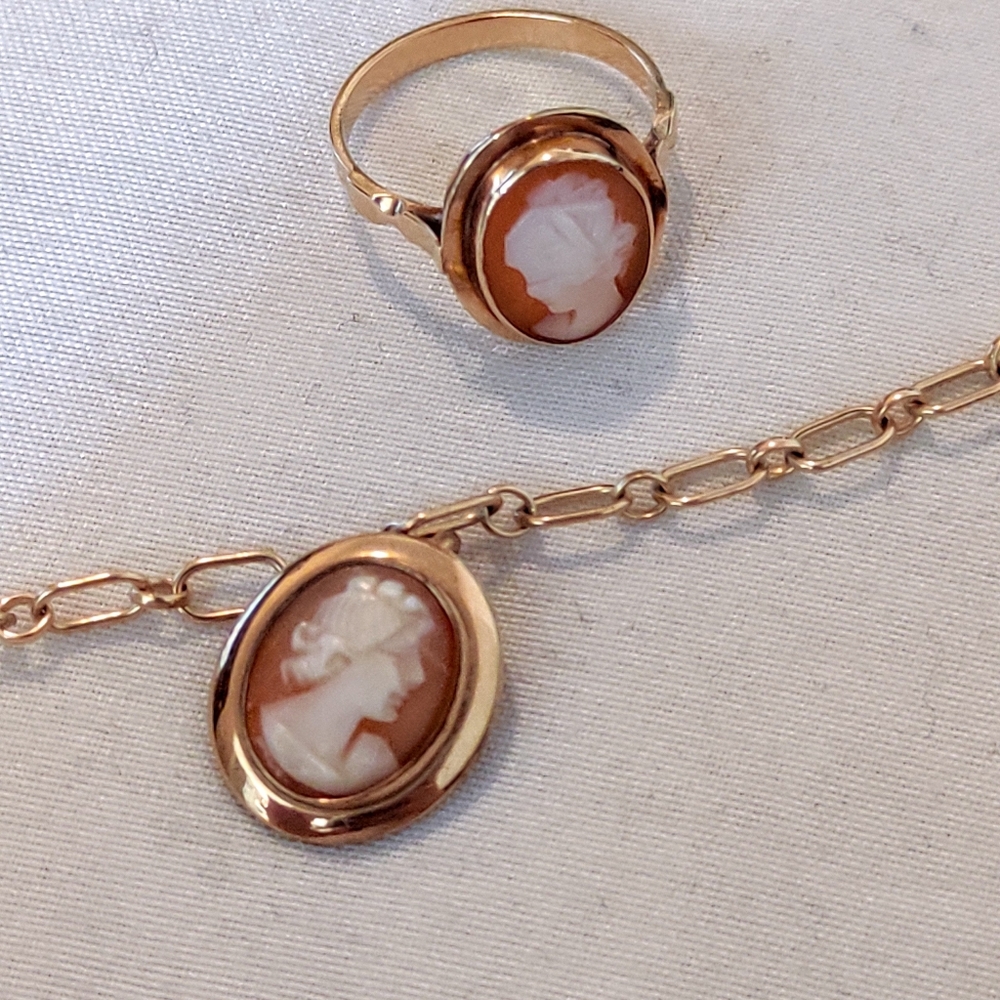 Gold cameo set